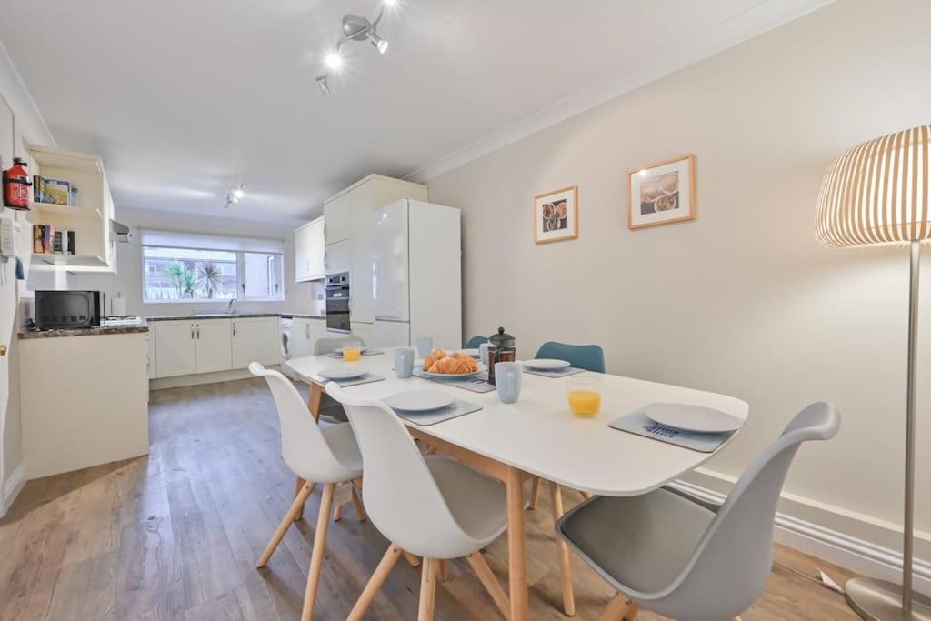 פול Spacious Sandbanks Apartment Near Beach And Bars With Free Parking מראה חיצוני תמונה