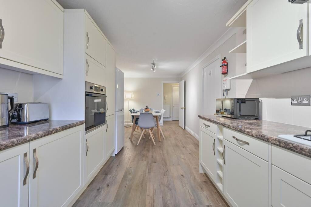 פול Spacious Sandbanks Apartment Near Beach And Bars With Free Parking מראה חיצוני תמונה